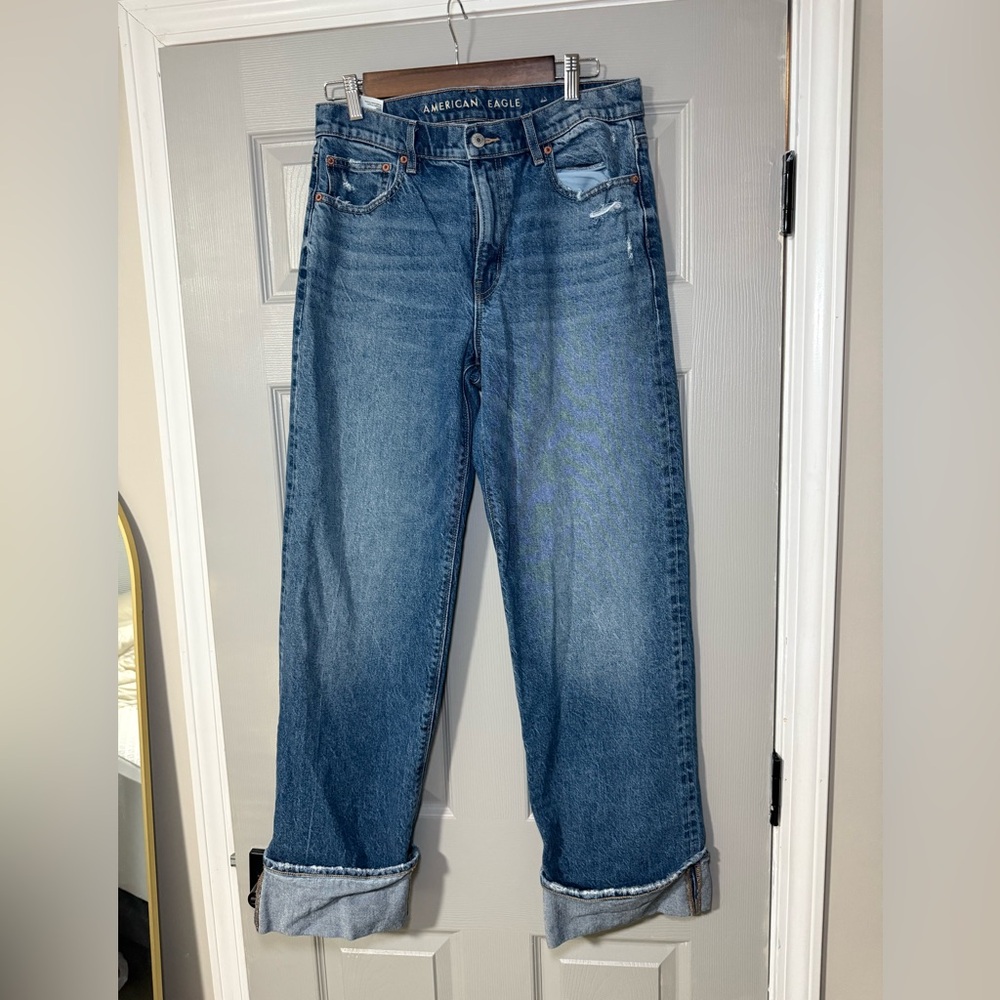 American Eagle Outfitters Medium Wash Straight Leg Jeans SIZE 8